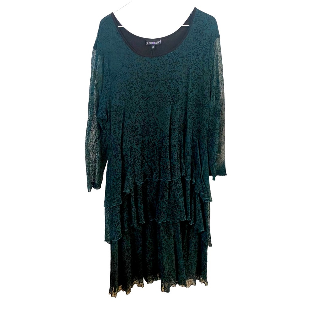 Black dress with lace overlay. 2x